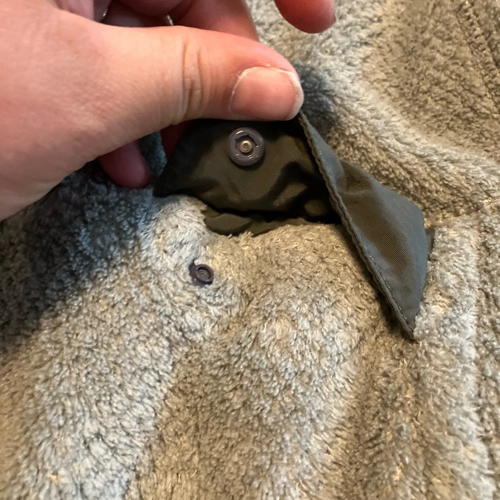 Patagonia Soft Gray Fleece Jacket - Picture 5 of 6